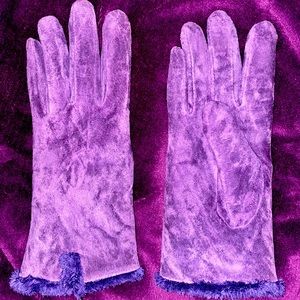 Dark purple winter gloves